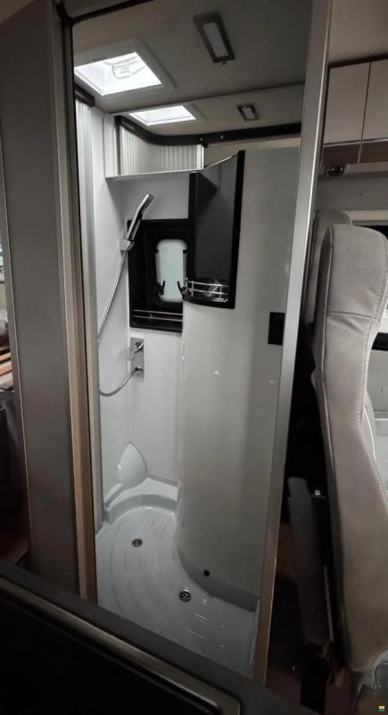 Pössl Summit 600 L Shine *Längsbetten*