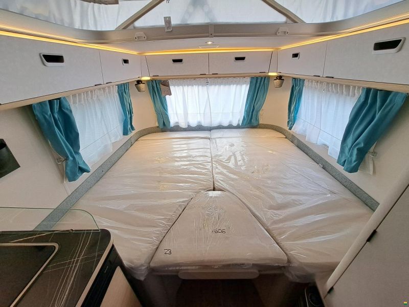 Eriba Touring 542 Harbour Blue