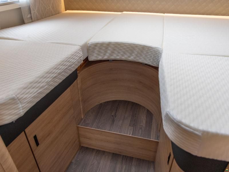 Knaus Live Wave 700 MEG Platinum Selection