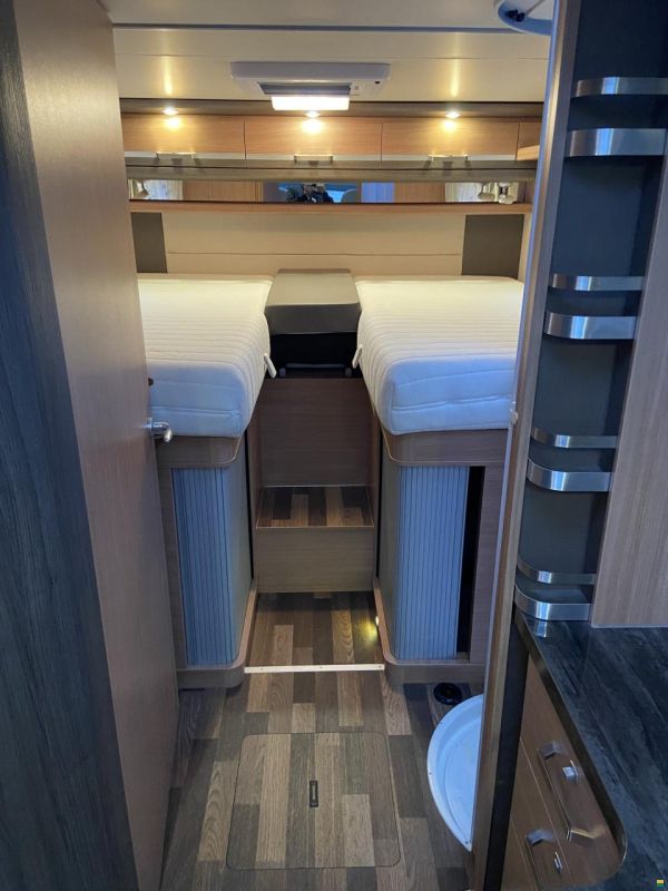 Knaus SKY Ti 700 MEG