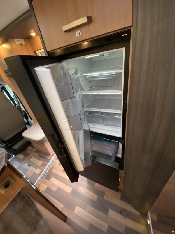 Knaus SKY Ti 700 MEG