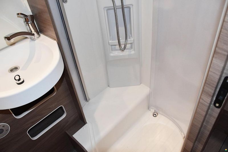 Knaus LIVE TI 700 MEG 2.3 AUTOMAT 2.3