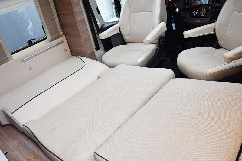 Knaus LIVE TI 700 MEG 2.3 AUTOMAT 2.3