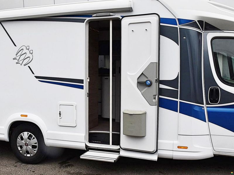 Knaus LIVE TI 700 MEG 2.3 AUTOMAT 2.3