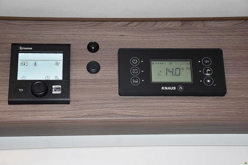 Knaus LIVE TI 700 MEG 2.3 AUTOMAT 2.3