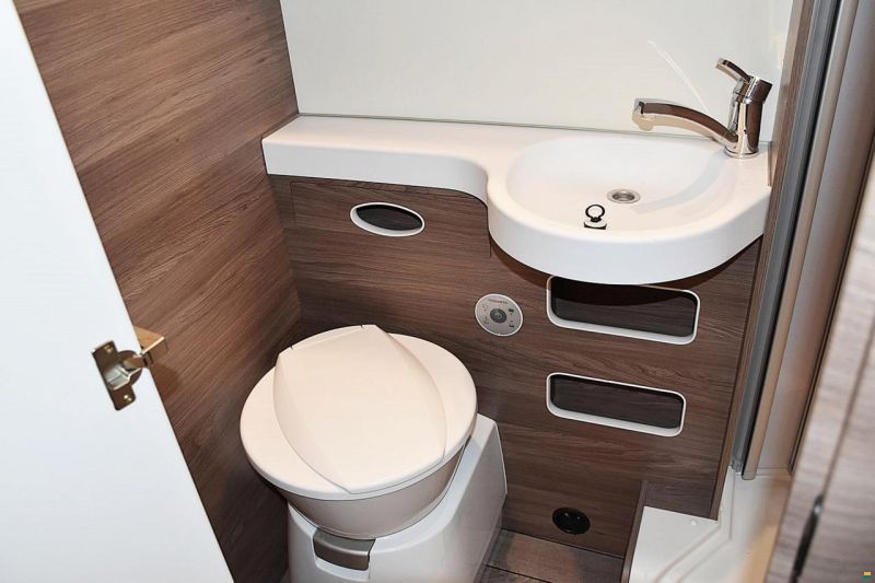 Knaus LIVE TI 700 MEG 2.3 AUTOMAT 2.3