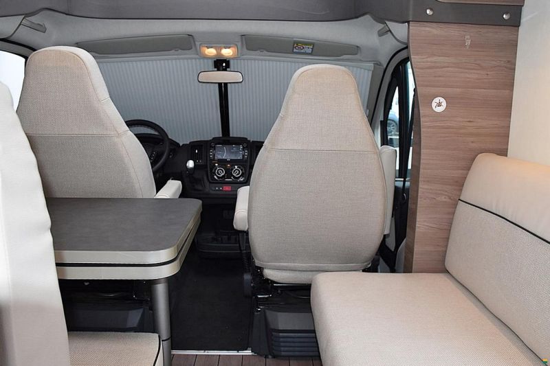 Knaus LIVE TI 700 MEG 2.3 AUTOMAT 2.3