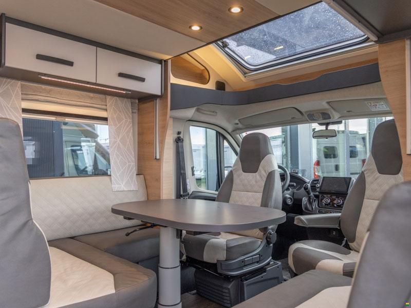 Knaus Live Wave 700 MEG Platinum Selection