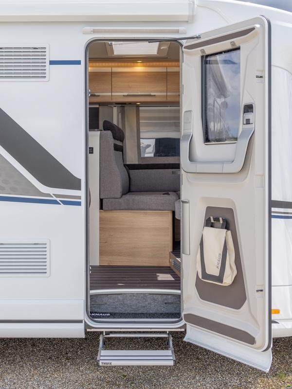 Knaus Sky TI 700 MEG Platinum Selection