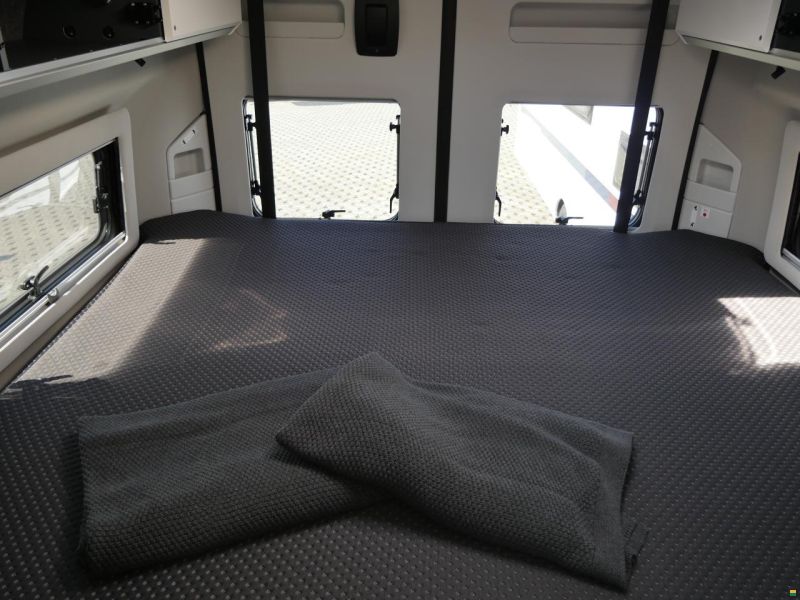 Adria Twin Supreme 640 SGX Automat