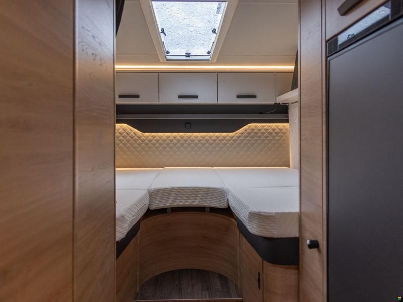 Knaus Live Wave 700 MEG Platinum Selection