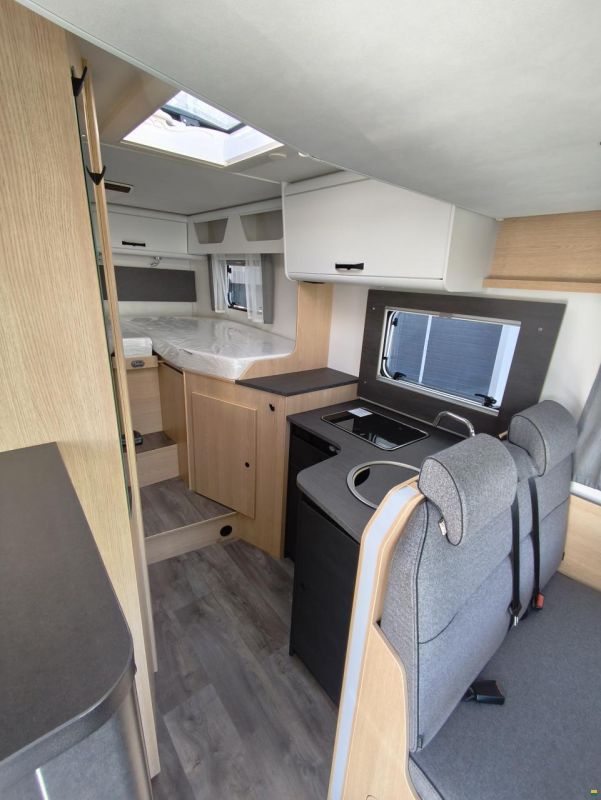 Sunlight T 67s mit Einzelbett & Hubbett, Automat!