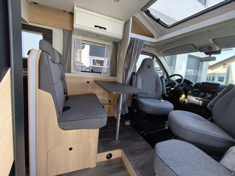 Sunlight T 67s mit Einzelbett & Hubbett, Automat!