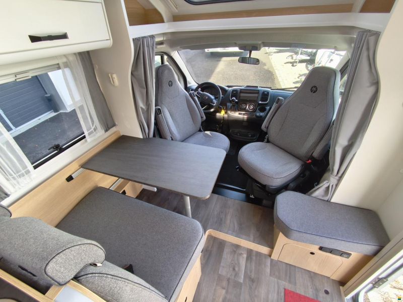 Sunlight T 67s mit Einzelbett & Hubbett, Automat!