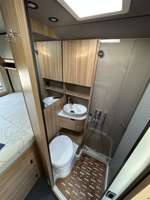 Bravia Mobil Swan 599