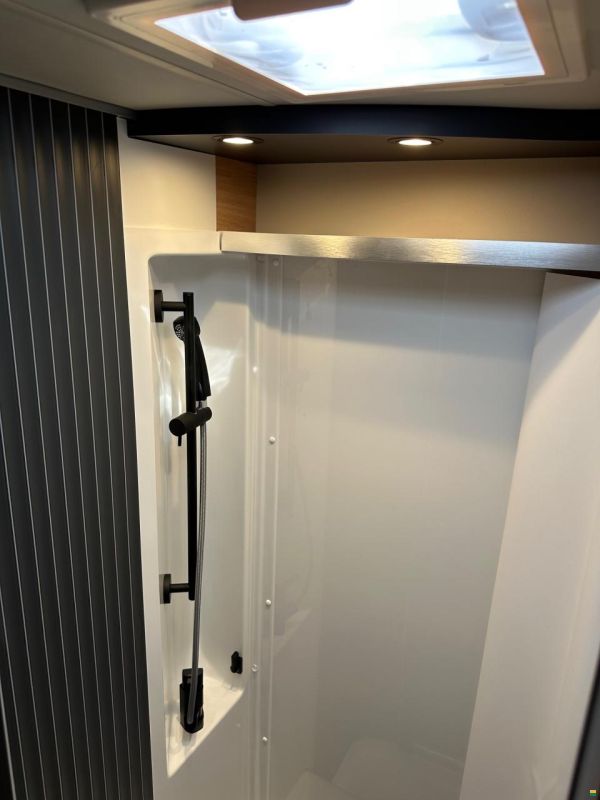 Knaus Live Wave 650MEG BLACK Selection