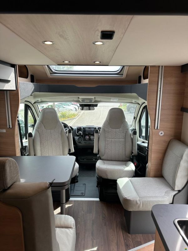 Knaus Live Wave 650MEG BLACK Selection