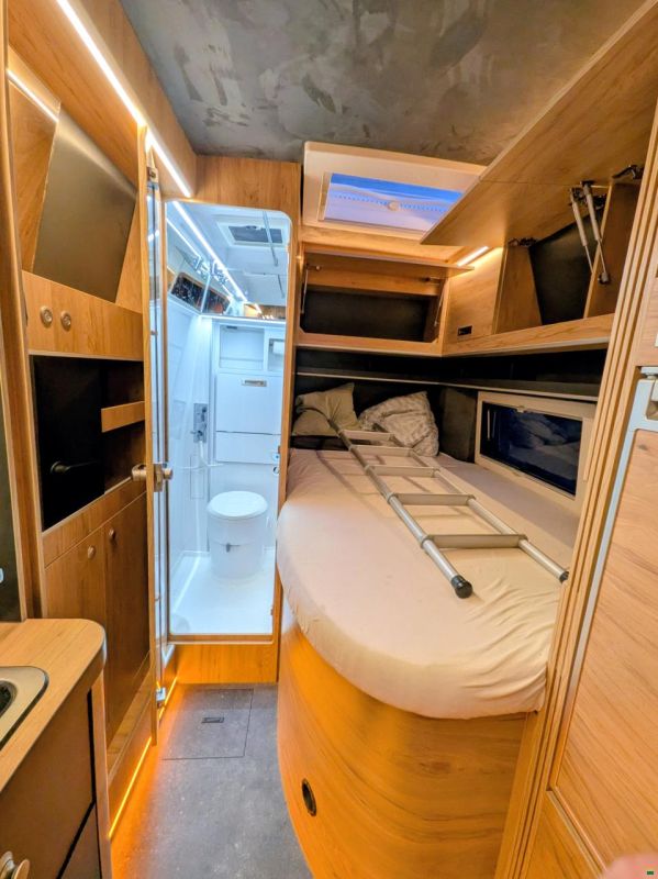 Globe-Traveller Voyager X