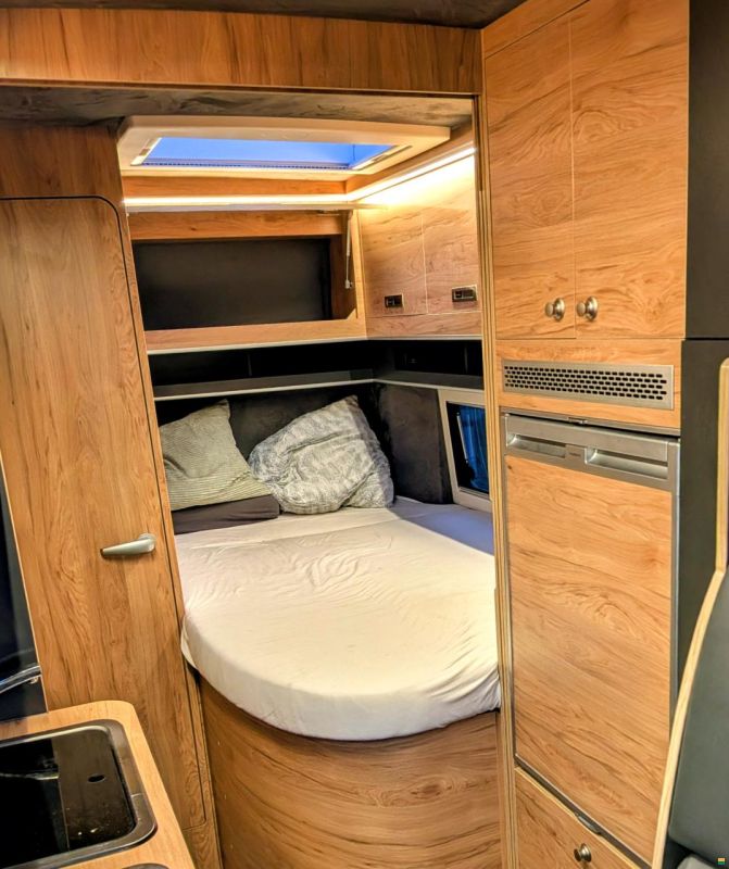 Globe-Traveller Voyager X