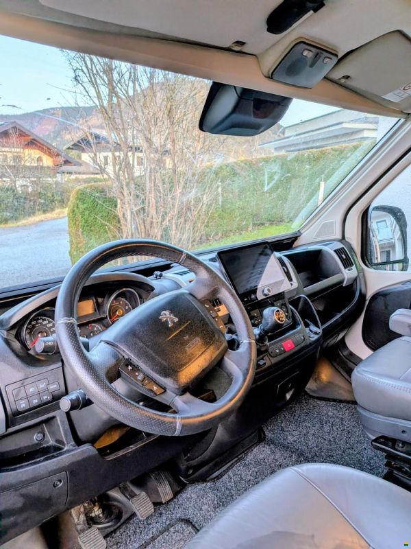 Globe-Traveller Voyager X