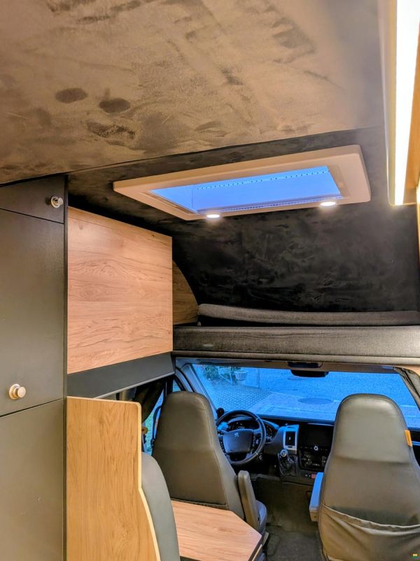 Globe-Traveller Voyager X