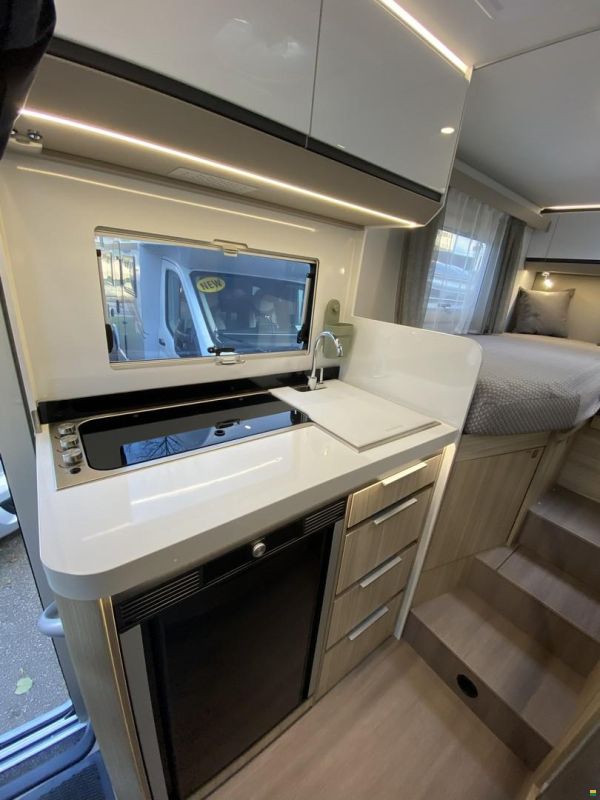 Adria Compact SL Supreme, Fiat 180PS Automat