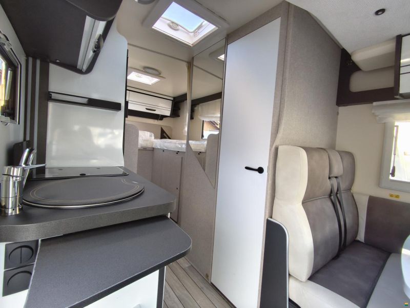 Forster-Reisemobile T 699 EB mit Einzelbett & Hubbett!