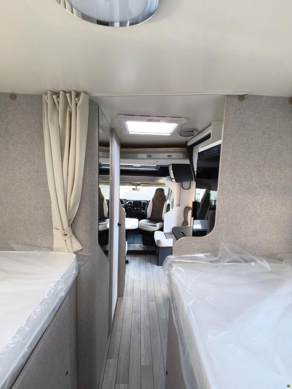 Forster-Reisemobile T 699 EB mit Einzelbett & Hubbett!