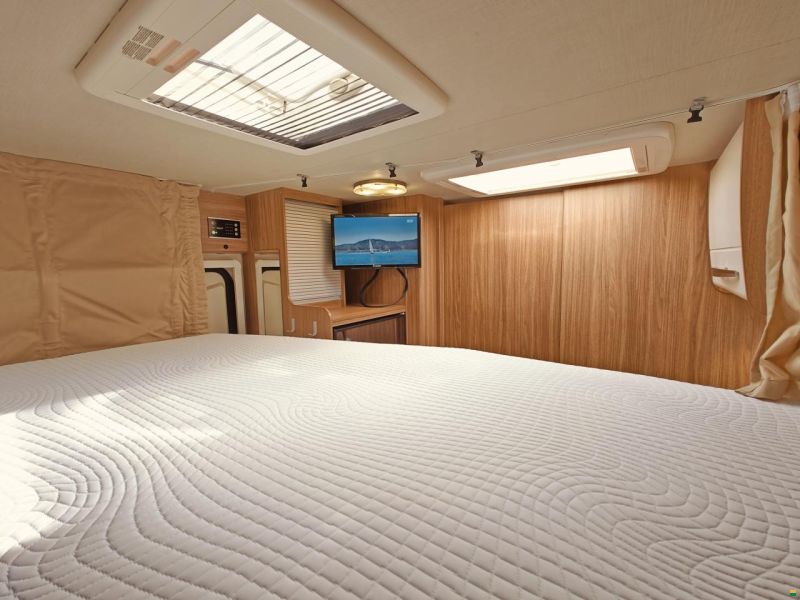 Carado T334 - Doppelbett & Hubbett