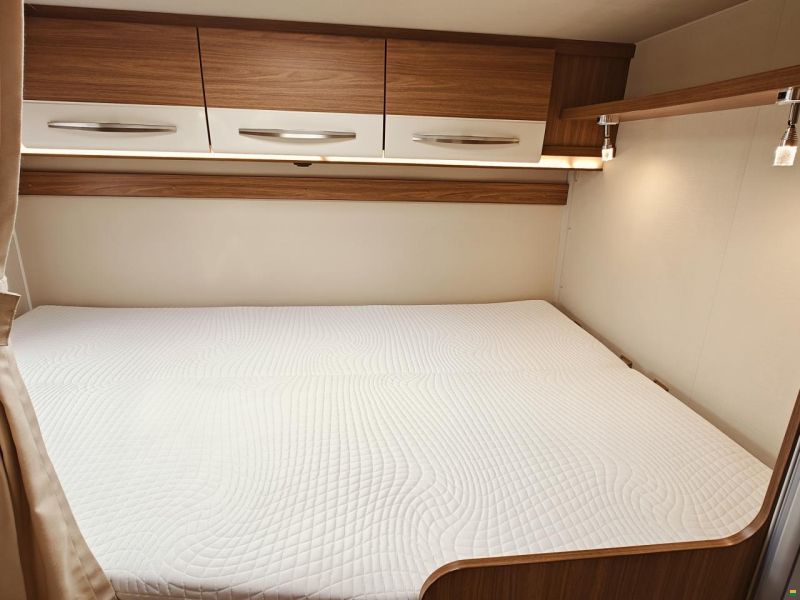 Carado T334 - Doppelbett & Hubbett