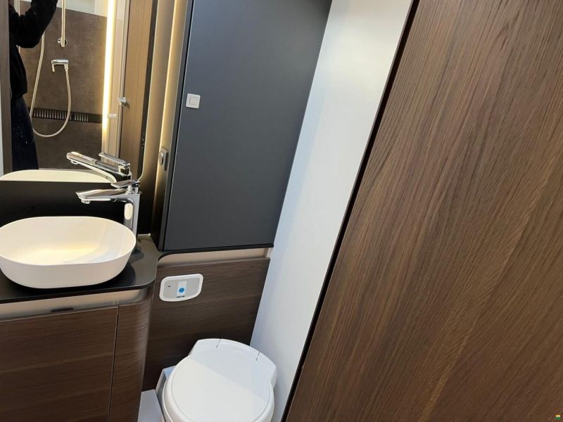 Adria Coral Supreme 670 DL F