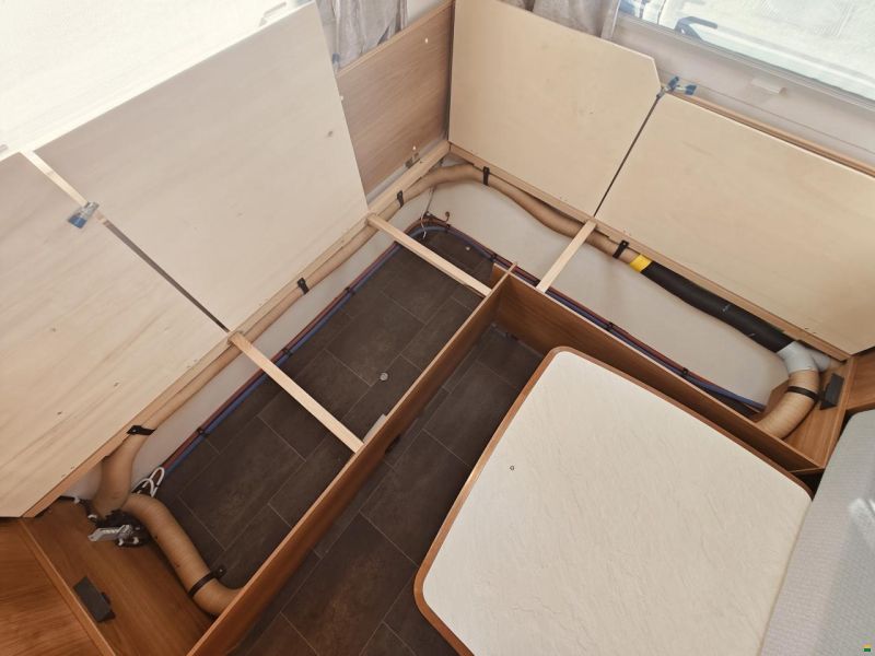 Dethleffs NOMAD 740 RFK Doppelbett & Stockbetten