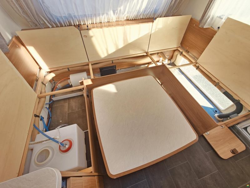 Dethleffs NOMAD 740 RFK Doppelbett & Stockbetten