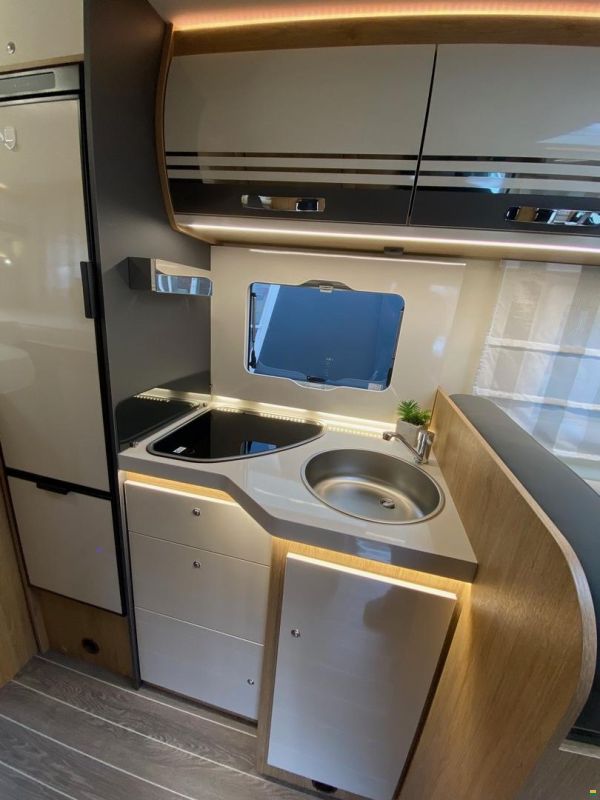 Roller Team Kronos 285 P, Ford 2.0TDCi 170PS Automat