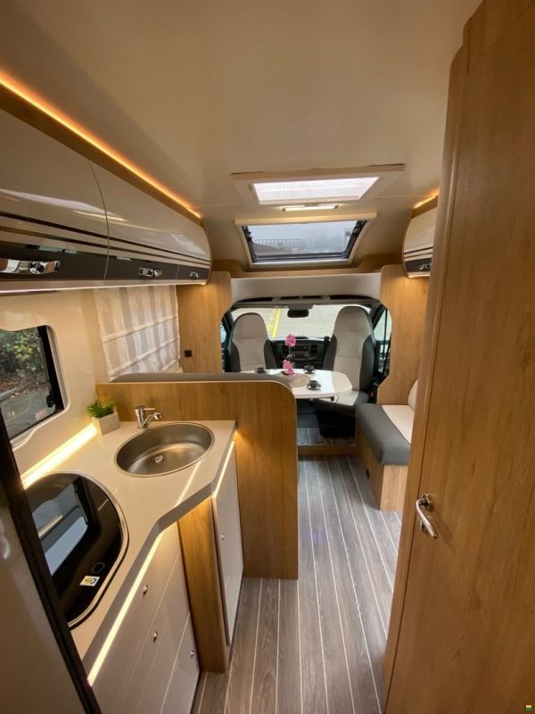 Roller Team Kronos 285 P, Ford 2.0TDCi 170PS Automat