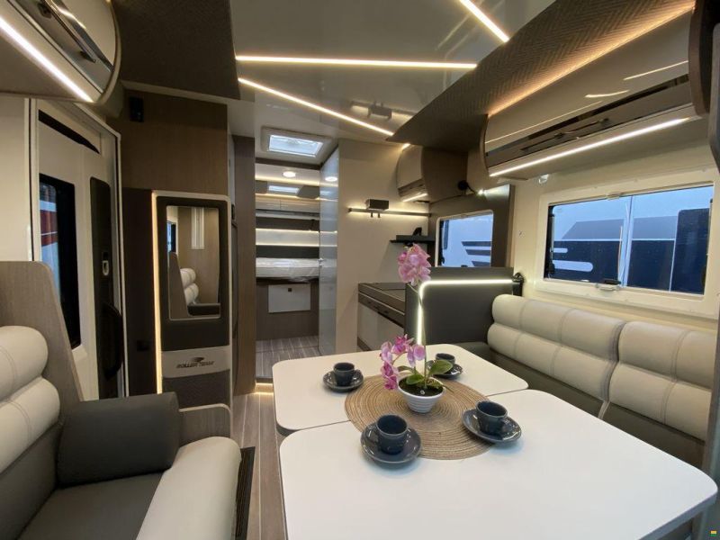 Roller Team Zefiro 267 TL, Ford 165PS Automat