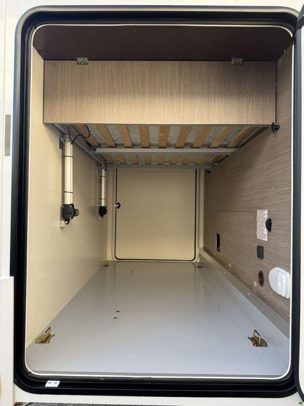 Roller Team Zefiro 267 TL, Ford 165PS Automat