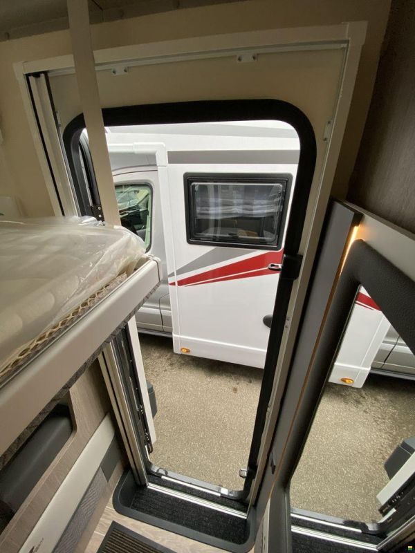 Roller Team Zefiro 267 TL, Ford 165PS Automat