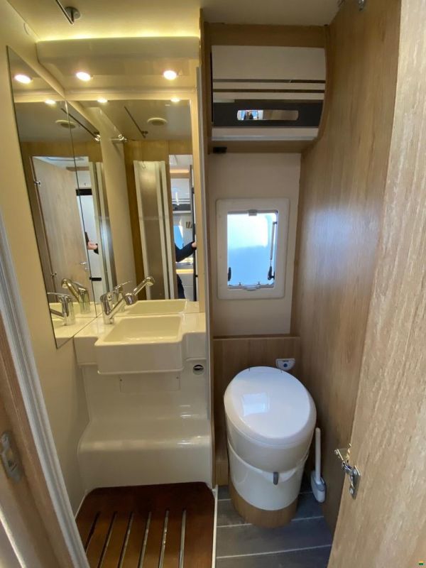 Roller Team Kronos 294 TL, Ford 2.0TDCi 170PS