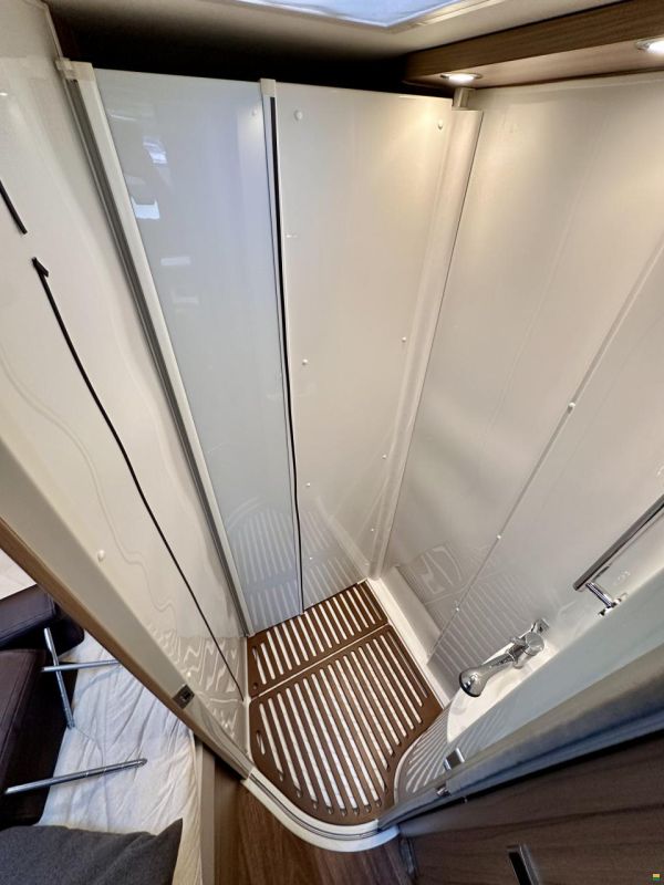 Knaus Sky Wave 650 MF - Hubbett