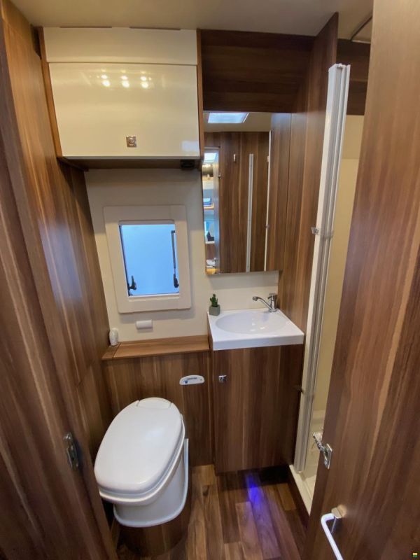 Roller Team Zefiro 235 TL, Fiat 2.3MJ 150PS Automat