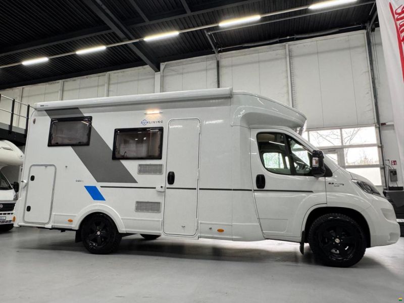 Adria S65L TEILIN.AUTOMAT.LÄNGSBETT