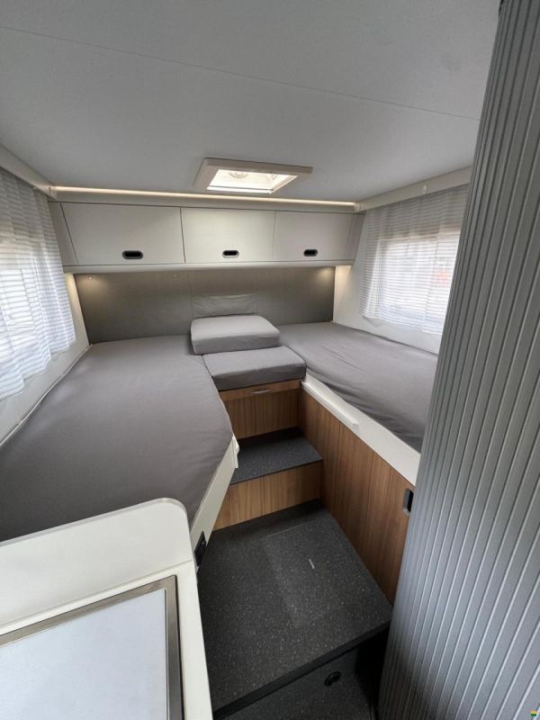 Adria S65L TEILIN.AUTOMAT.LÄNGSBETT