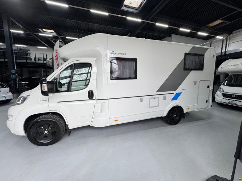 Adria S65L TEILIN.AUTOMAT.LÄNGSBETT