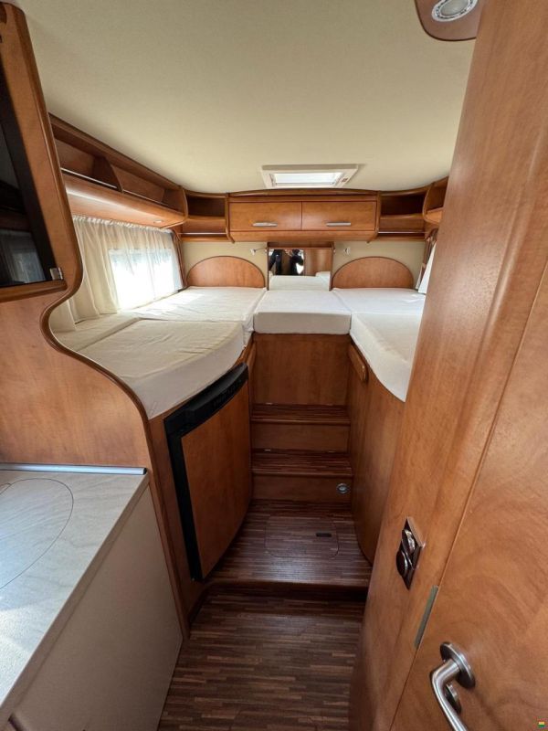 Carthago TOURER-LÄNGSBETT-HUBBETT-ALCOTIEF