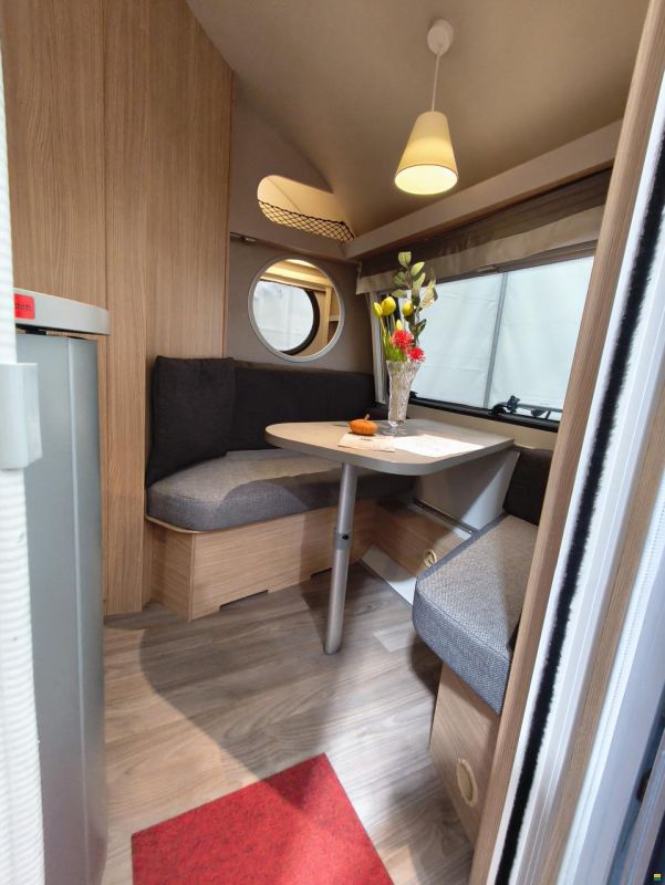 T@B 400td mit Küche, Sitzgruppe, WC, Mover!