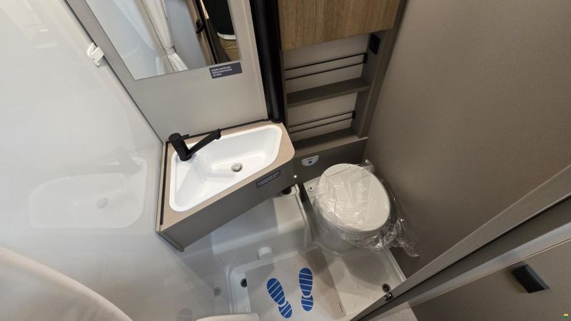 LMC Tracer V 670 - MJ2026