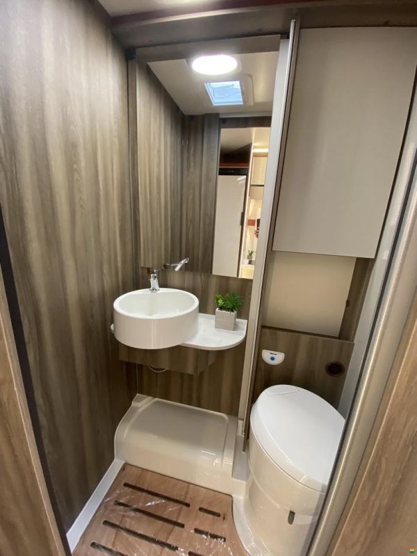 Roller Team Kronos FIT 281P, Ford 165PS Automat