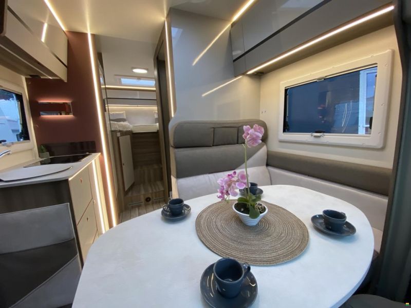 Roller Team Kronos FIT 281P, Ford 165PS Automat