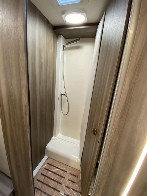 Roller Team Kronos FIT 281P, Ford 165PS Automat